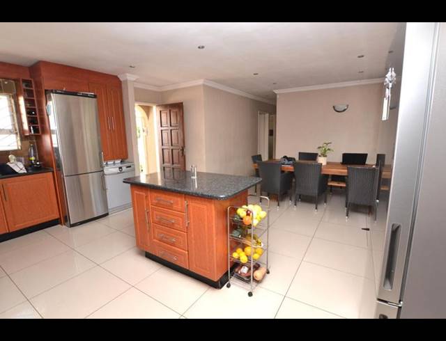 5 BEDROOM HOUSE FOR SALE IN HEUWELOORD